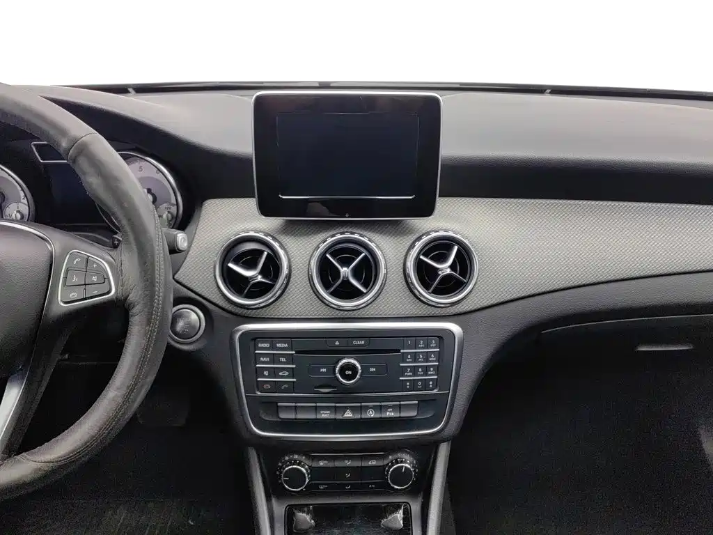 Mercedes-Benz GLA — миниатюра 12