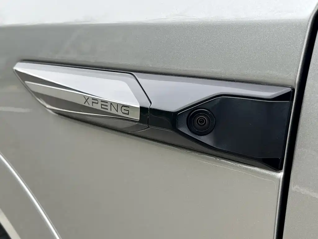 XPeng X9 — миниатюра 32