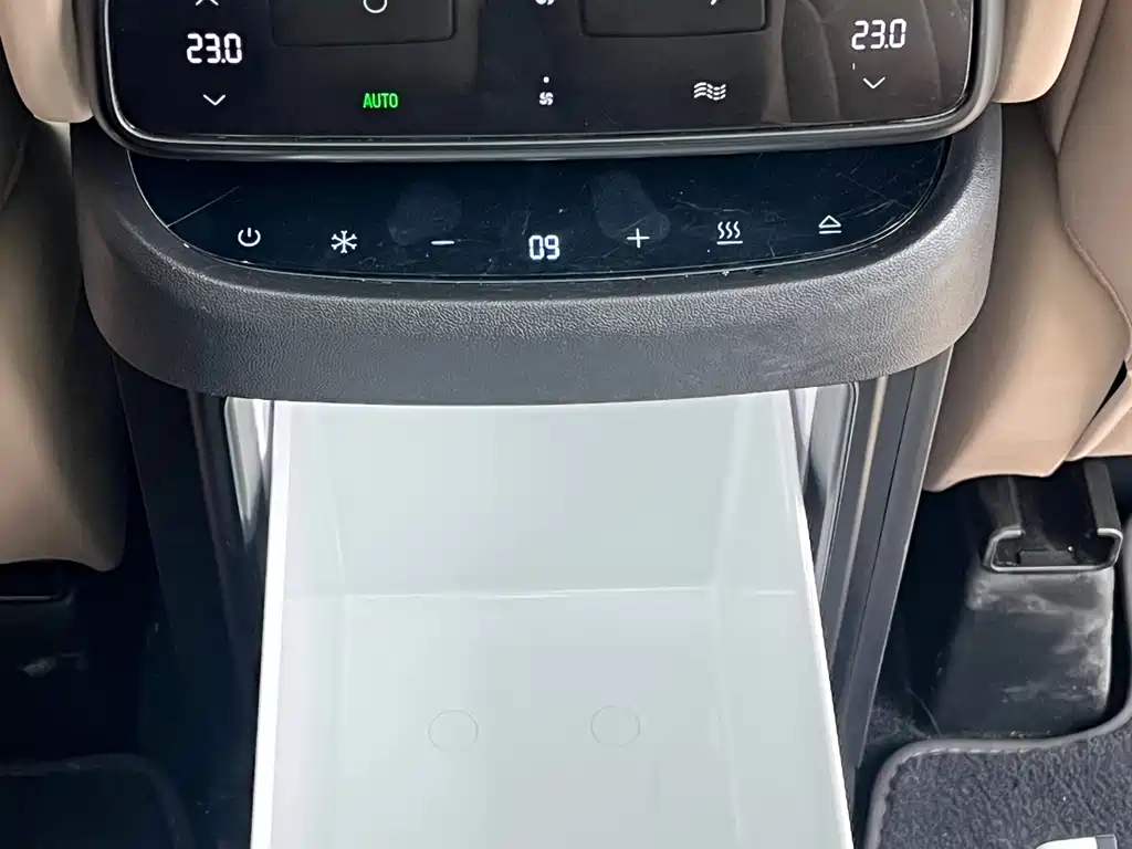 XPeng X9 — миниатюра 38