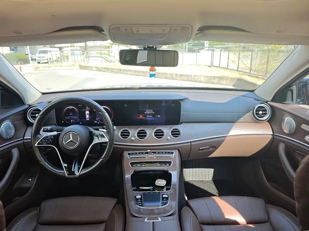 Mercedes-Benz E-Class — миниатюра 8