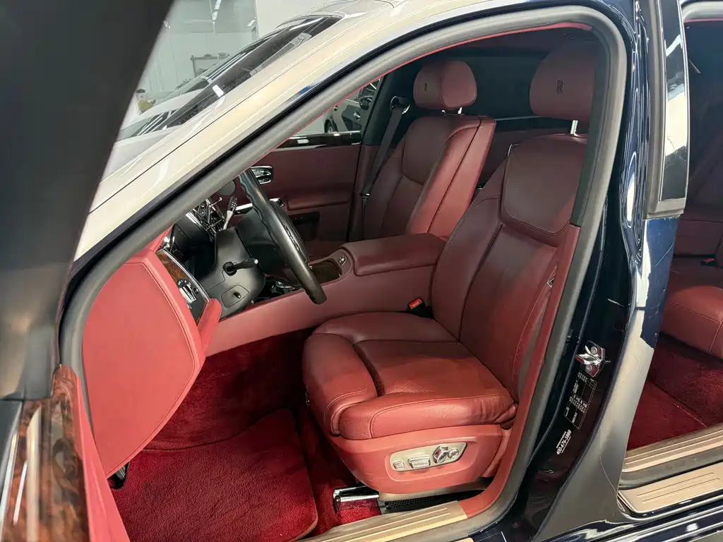 Rolls-Royce Ghost — миниатюра 12