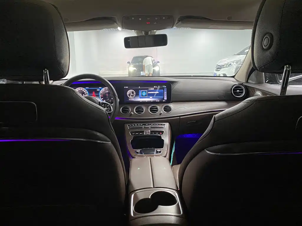 Mercedes-Benz E-Class — миниатюра 11