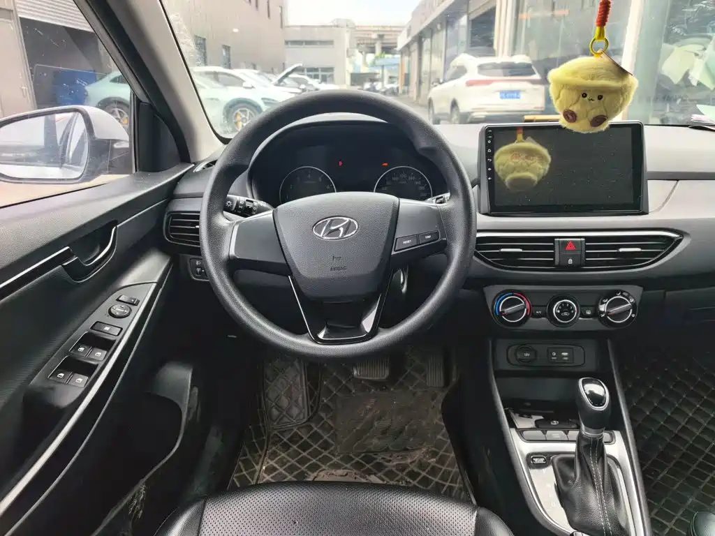 Hyundai Elantra — миниатюра 6