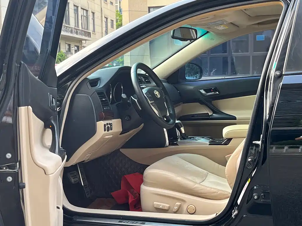 Toyota Reiz — миниатюра 8