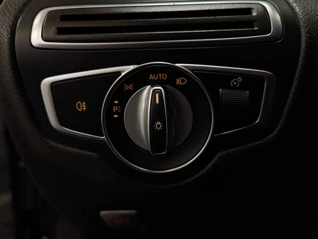 Mercedes-Benz C-Class — миниатюра 21