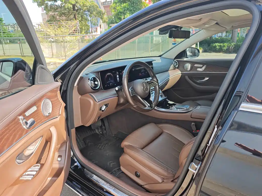 Mercedes-Benz E-Class — миниатюра 6