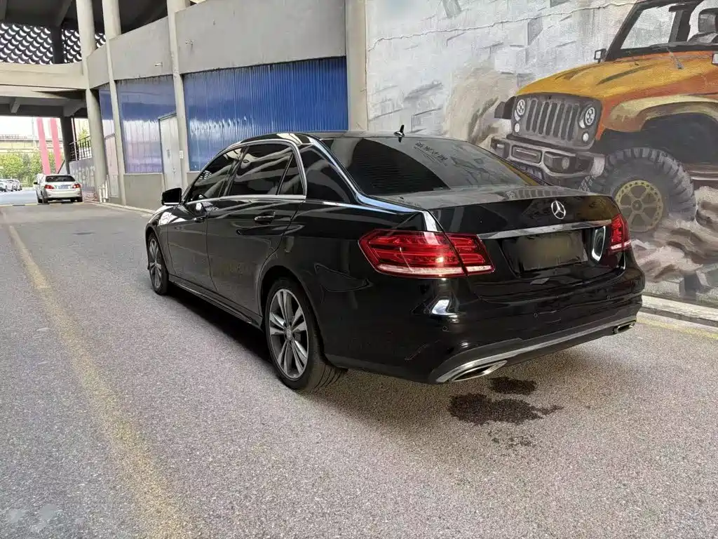 Mercedes-Benz E-Class — миниатюра 6