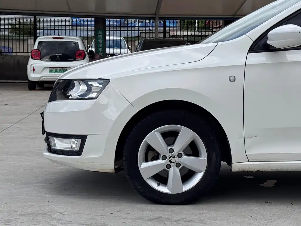 Skoda Rapid — миниатюра 3
