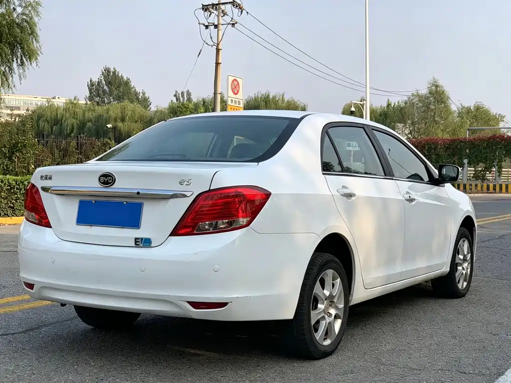BYD e5 — миниатюра 11
