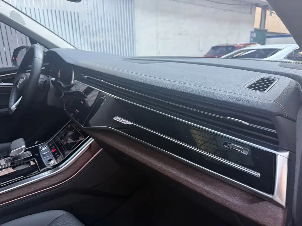 Audi Q7 — миниатюра 10