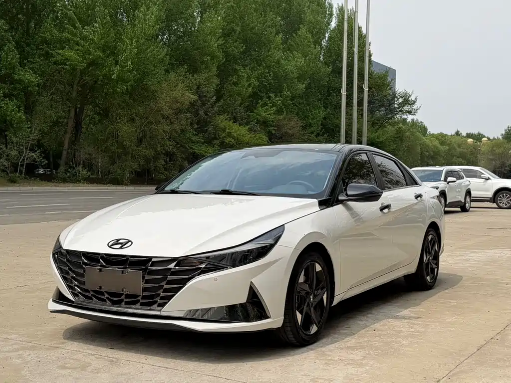 Hyundai Elantra 2022