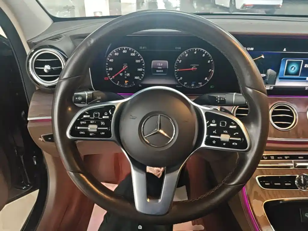 Mercedes-Benz E-Class — миниатюра 11