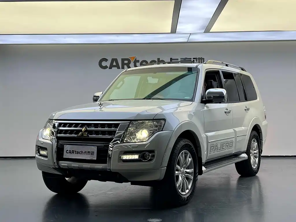 Mitsubishi Pajero (Import)