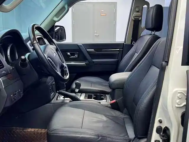 Mitsubishi Pajero (Import) — миниатюра 15