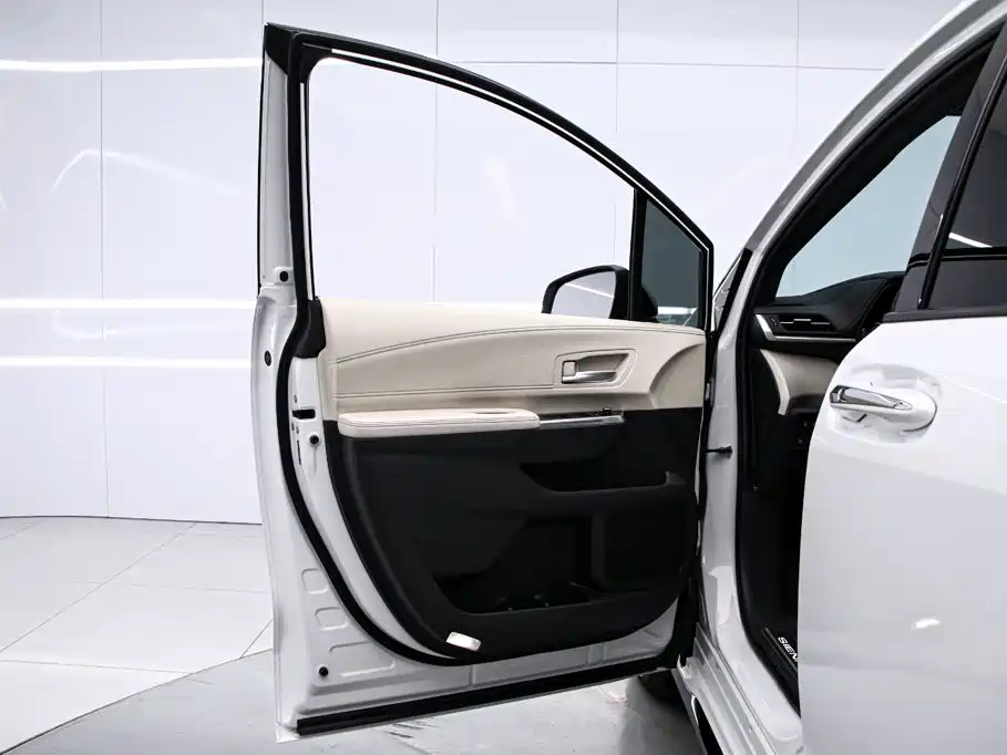 Toyota Sienna — миниатюра 12