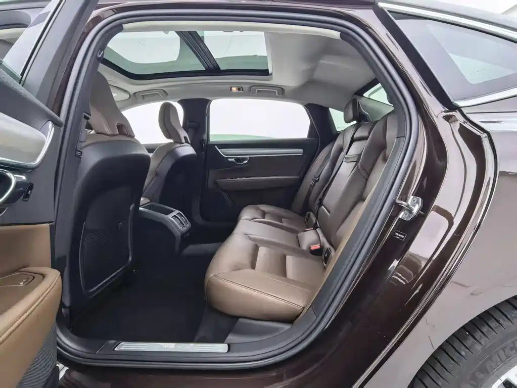 Volvo S90 — миниатюра 15