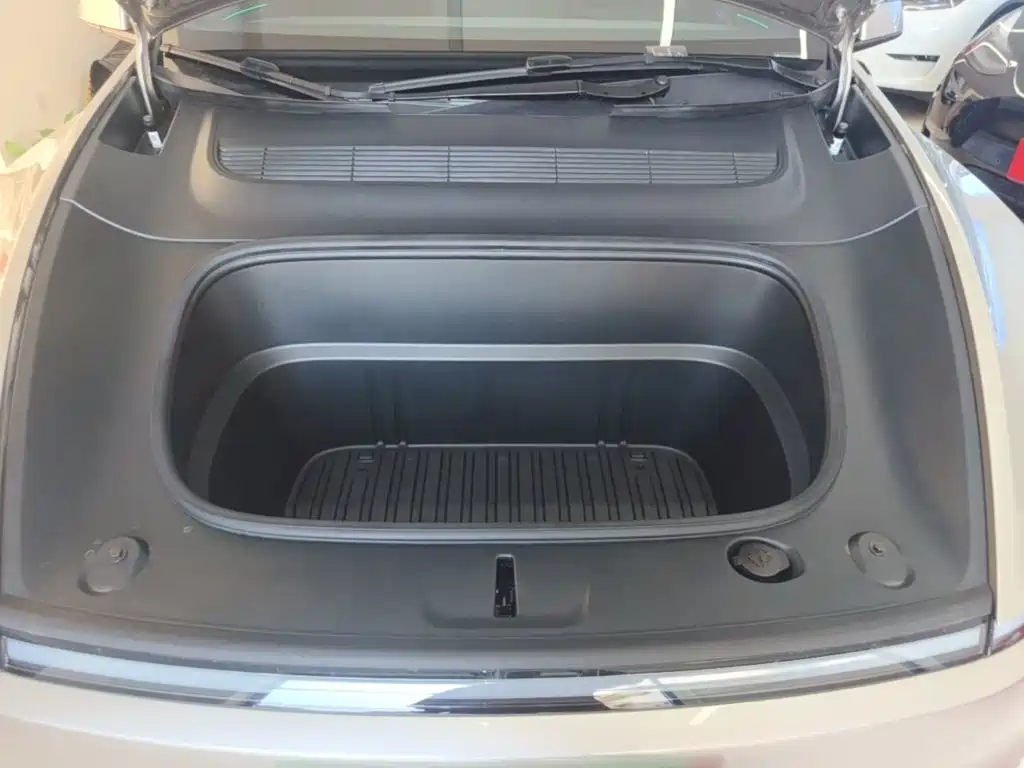 Tesla Model Y L — миниатюра 20