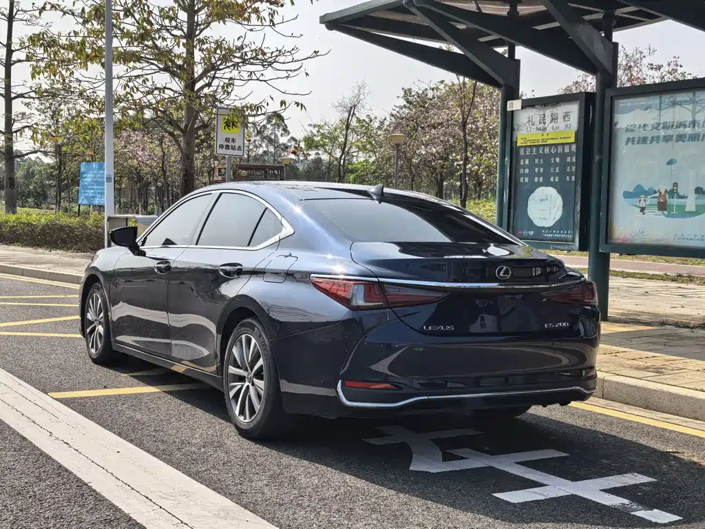 LEXUS ES