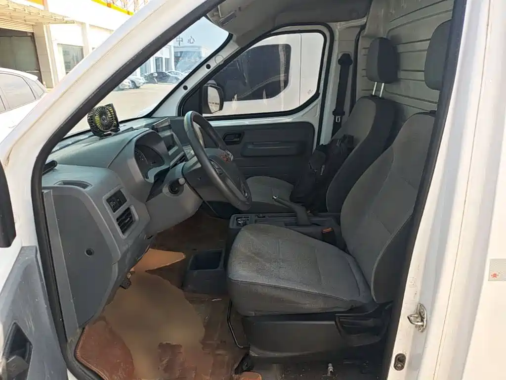 Wuling Yangguang — миниатюра 17