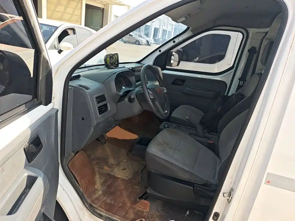 Wuling Yangguang — миниатюра 16