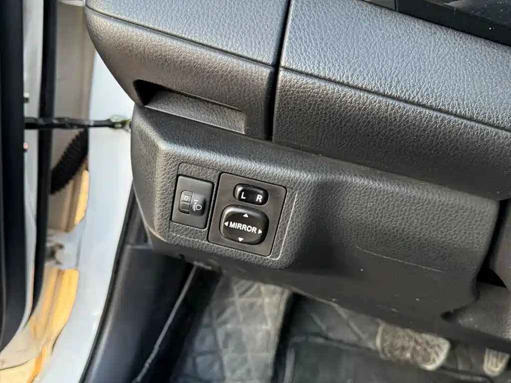 TOYOTA YARIS L ZHIXUAN