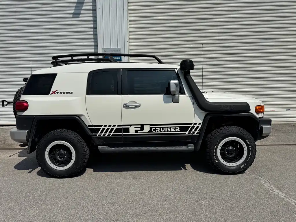 Toyota FJ Cruiser — миниатюра 6