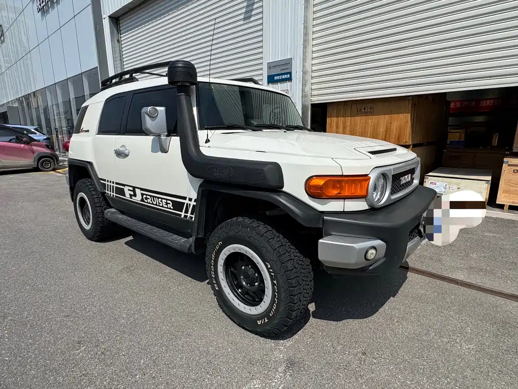 Toyota FJ Cruiser — миниатюра 5