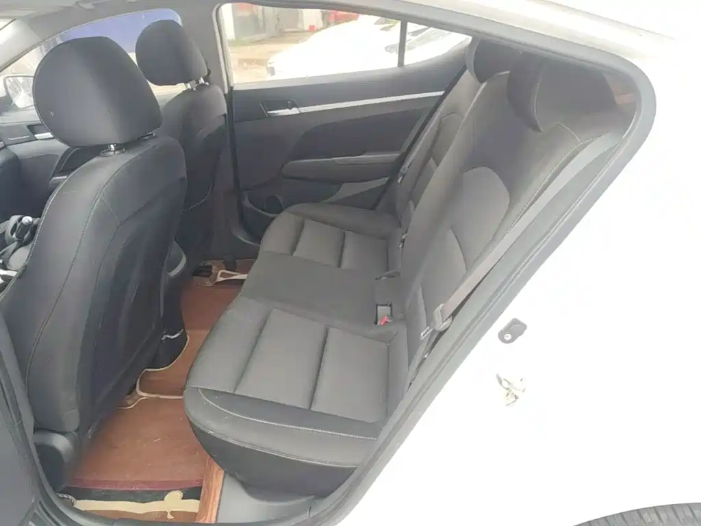 Hyundai Elantra — миниатюра 17