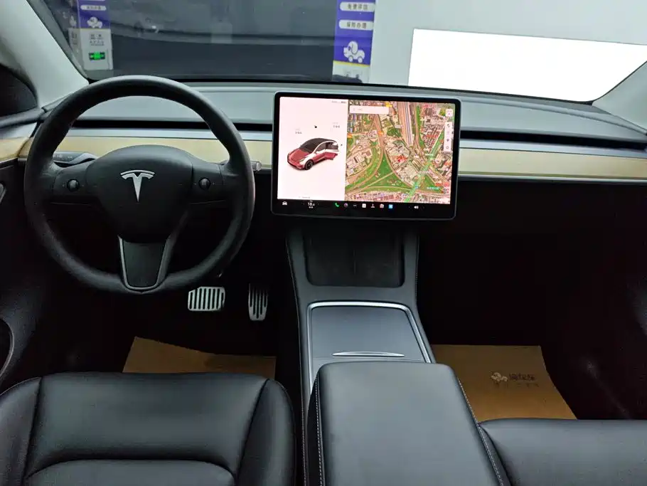 Tesla Model Y — миниатюра 11