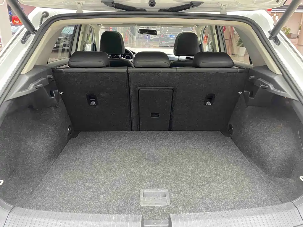 Volkswagen T-Roc — миниатюра 13
