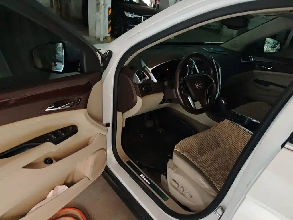 Cadillac SRX — миниатюра 17