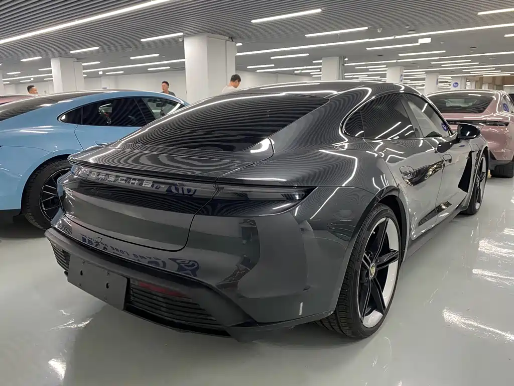 Porsche Taycan — миниатюра 11