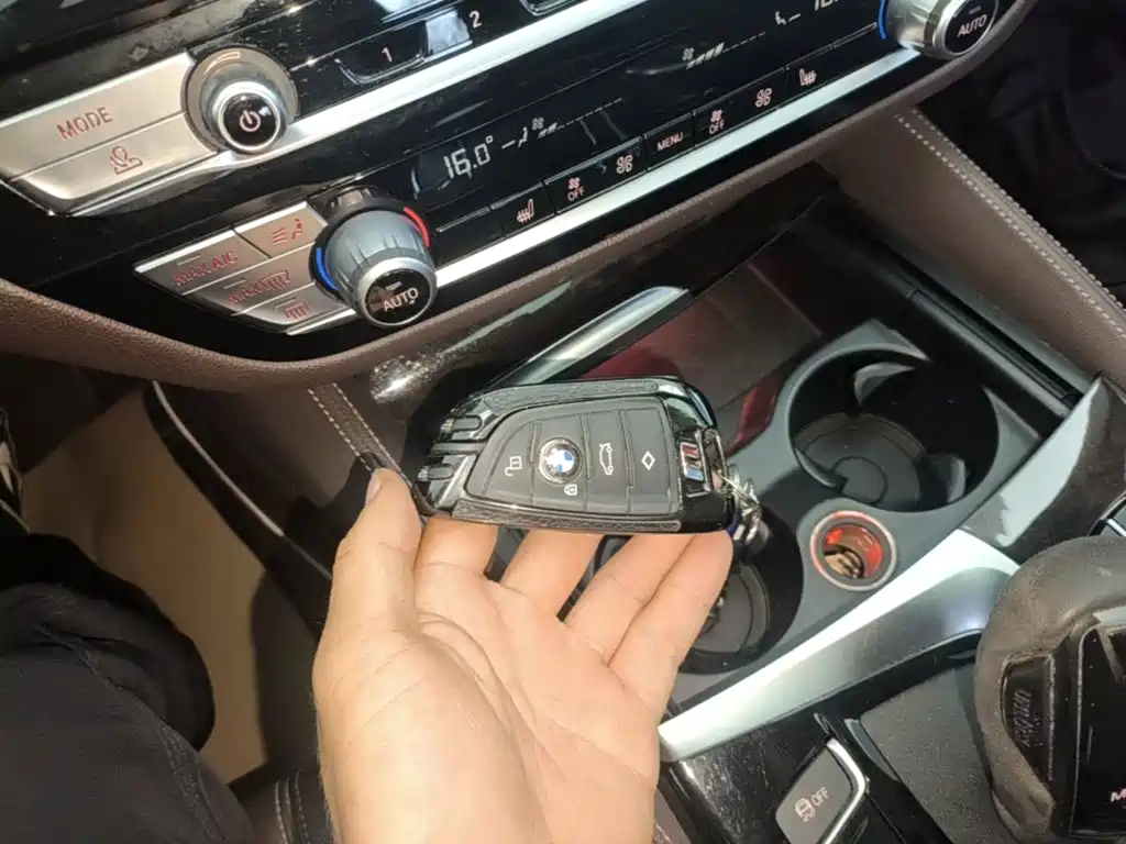 BMW 5 Series — миниатюра 9