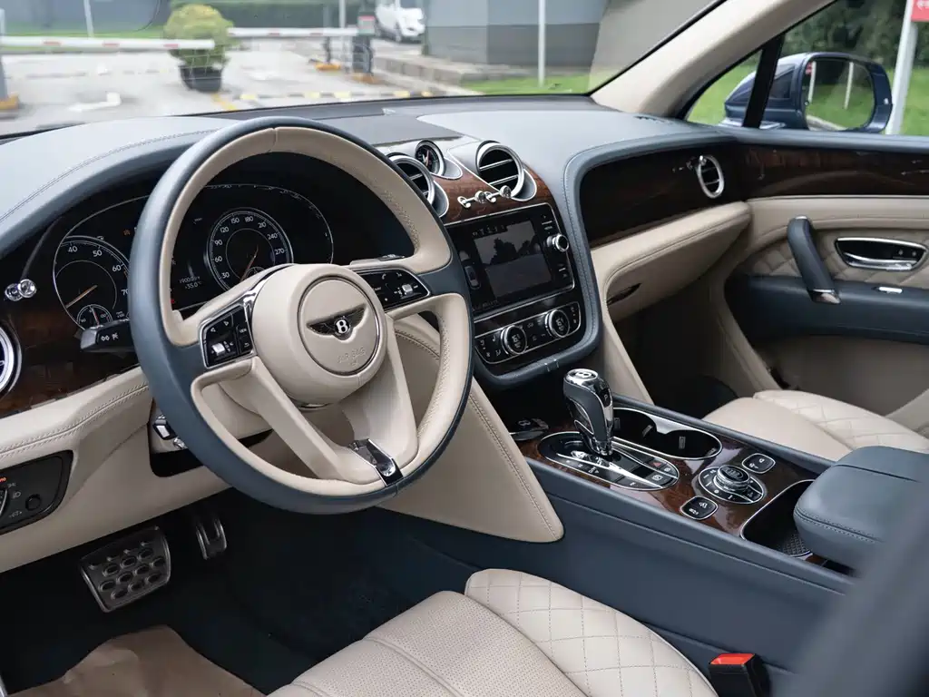 Bentley Bentayga — миниатюра 6