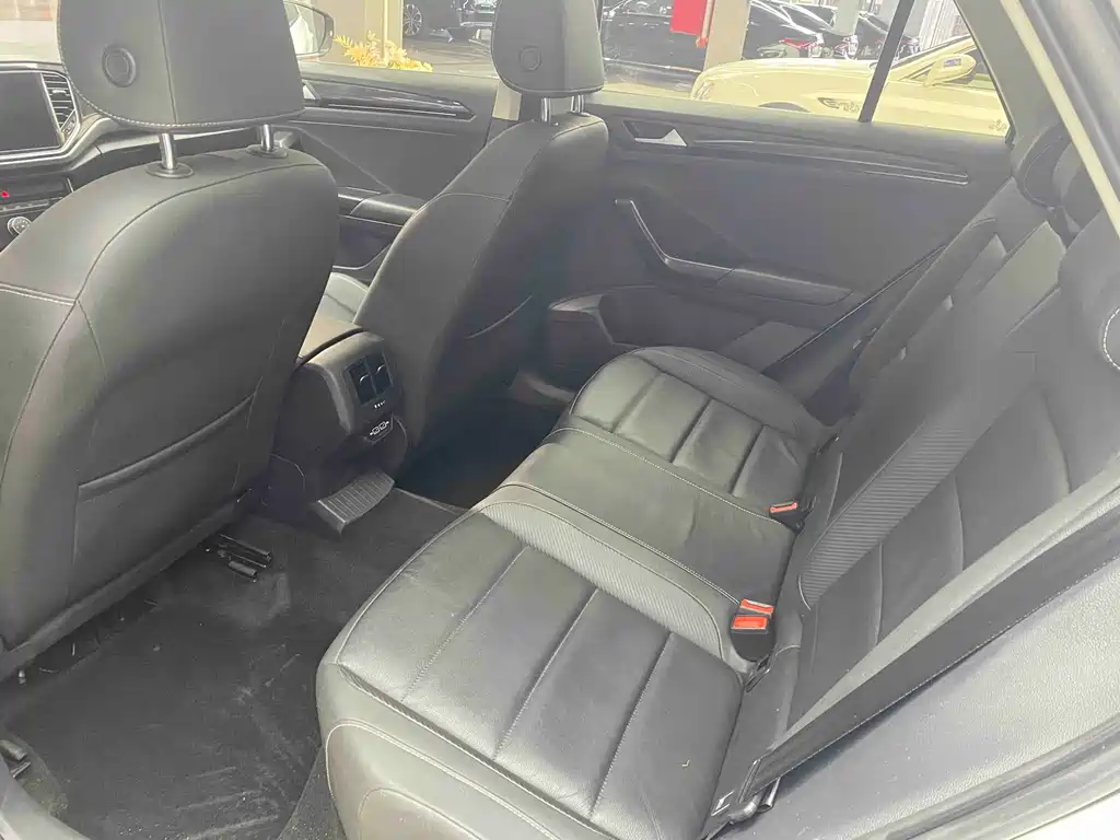 Volkswagen T-Roc — миниатюра 8