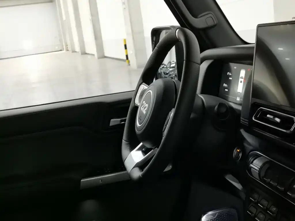 212 212 T01 — миниатюра 22