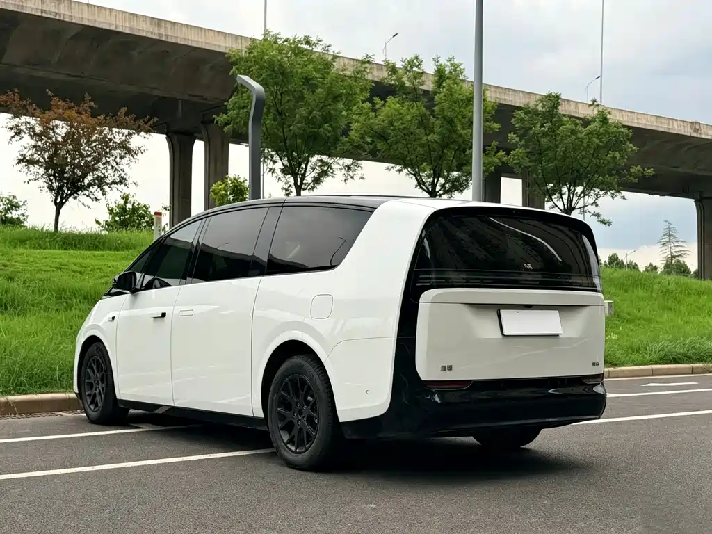 Li Auto Li MEGA — миниатюра 4