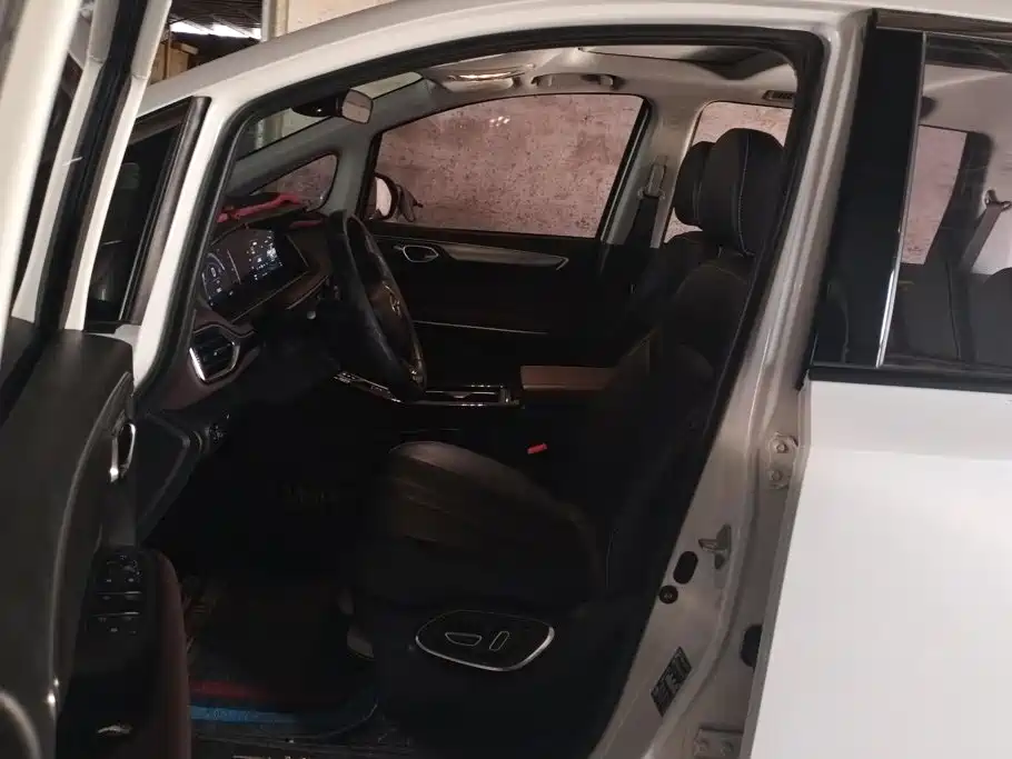 GAC Motor Trumpchi M6 — миниатюра 9