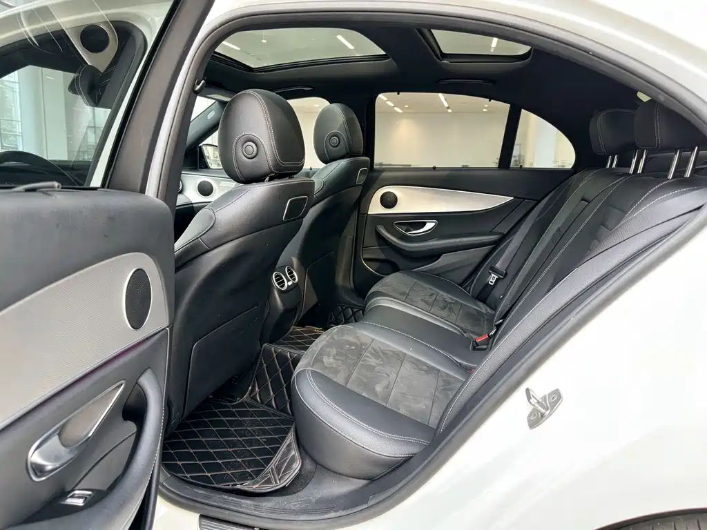 Mercedes-Benz E-Class — миниатюра 10