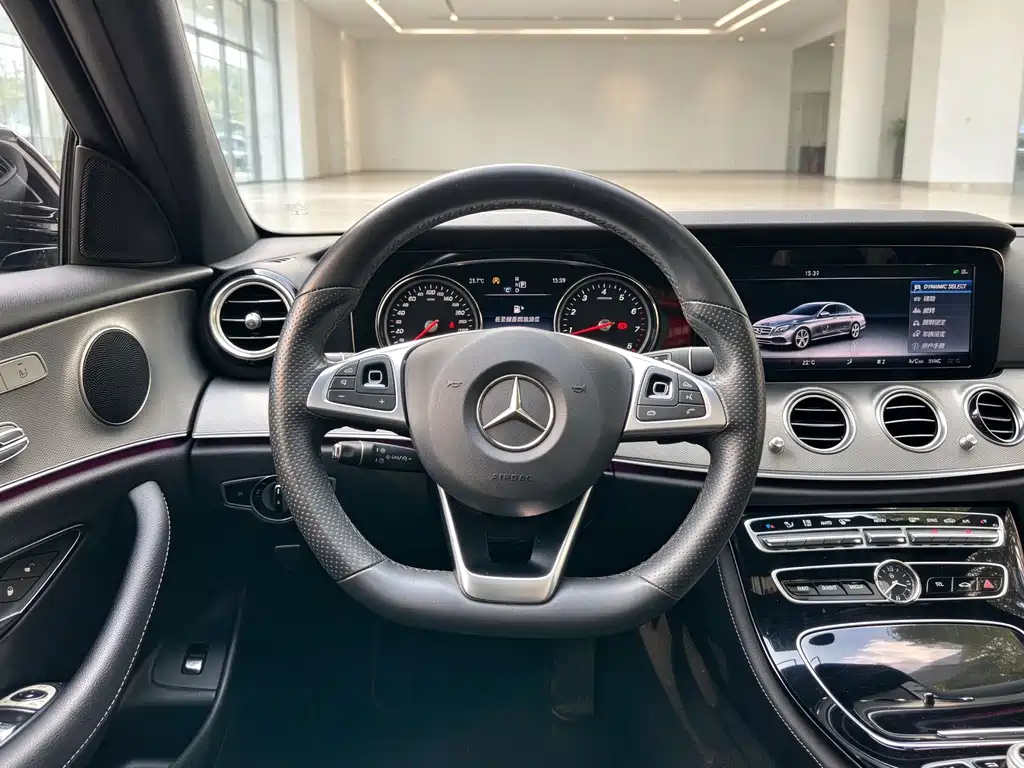 Mercedes-Benz E-Class — миниатюра 14