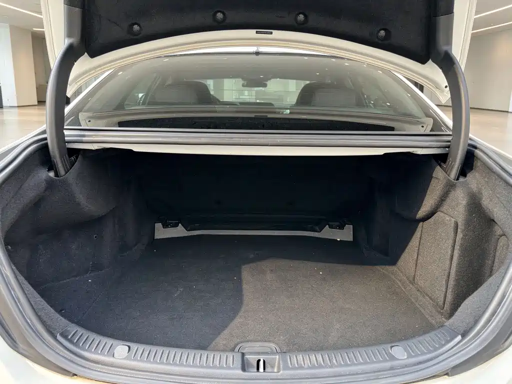 Mercedes-Benz E-Class — миниатюра 22