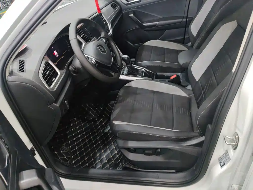 Volkswagen T-Roc — миниатюра 16
