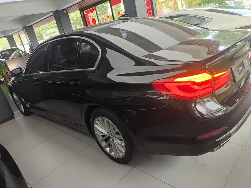 BMW 5 Series — миниатюра 5