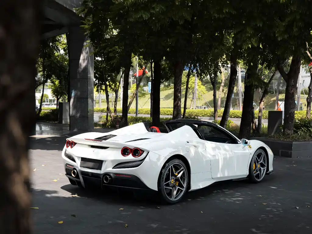Ferrari F8 — миниатюра 2