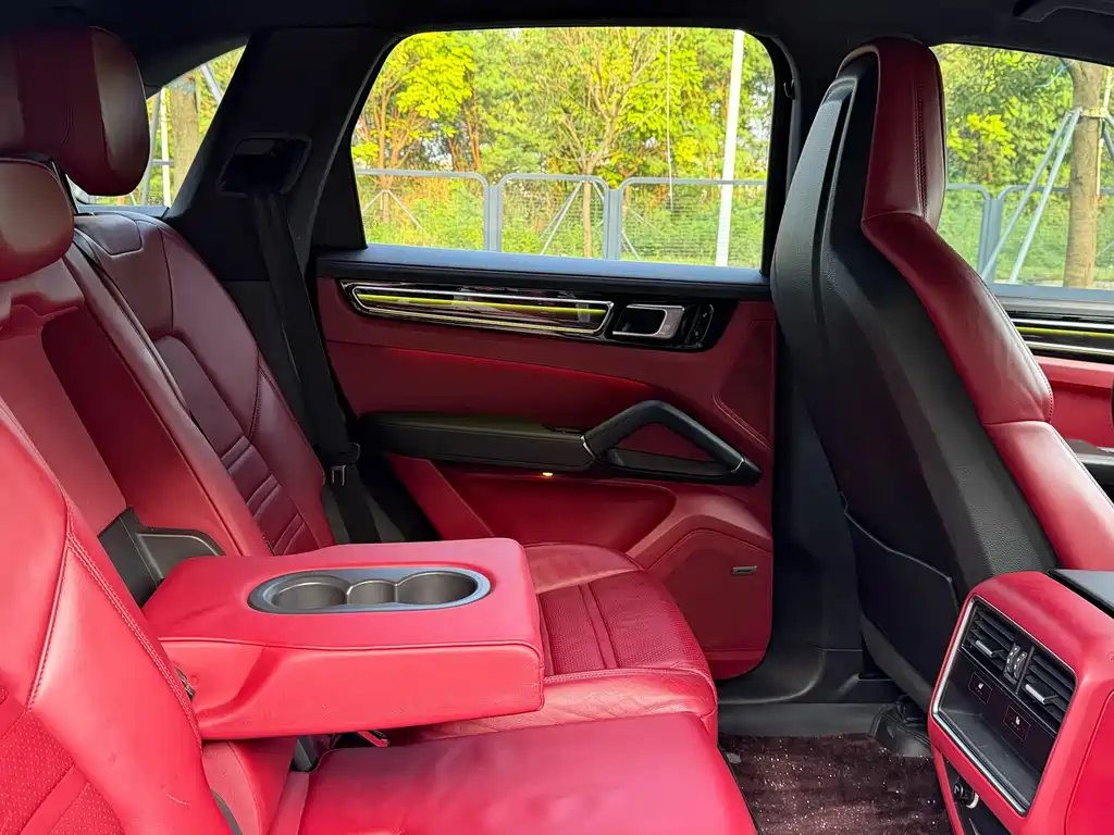Porsche Cayenne — миниатюра 6
