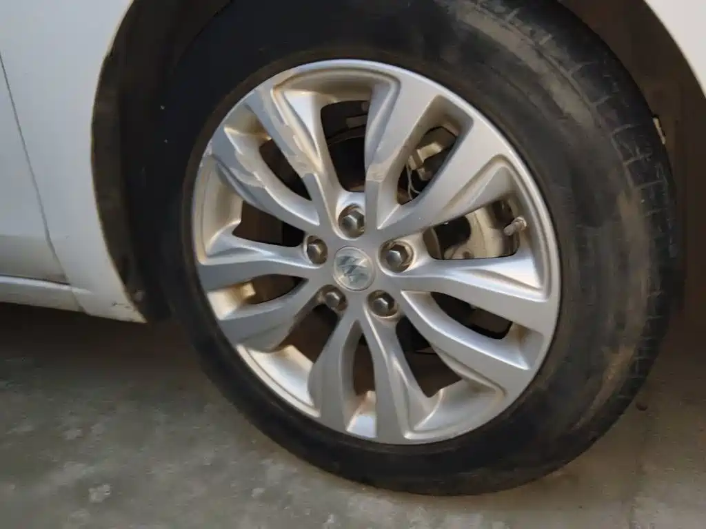 Buick Excelle — миниатюра 8