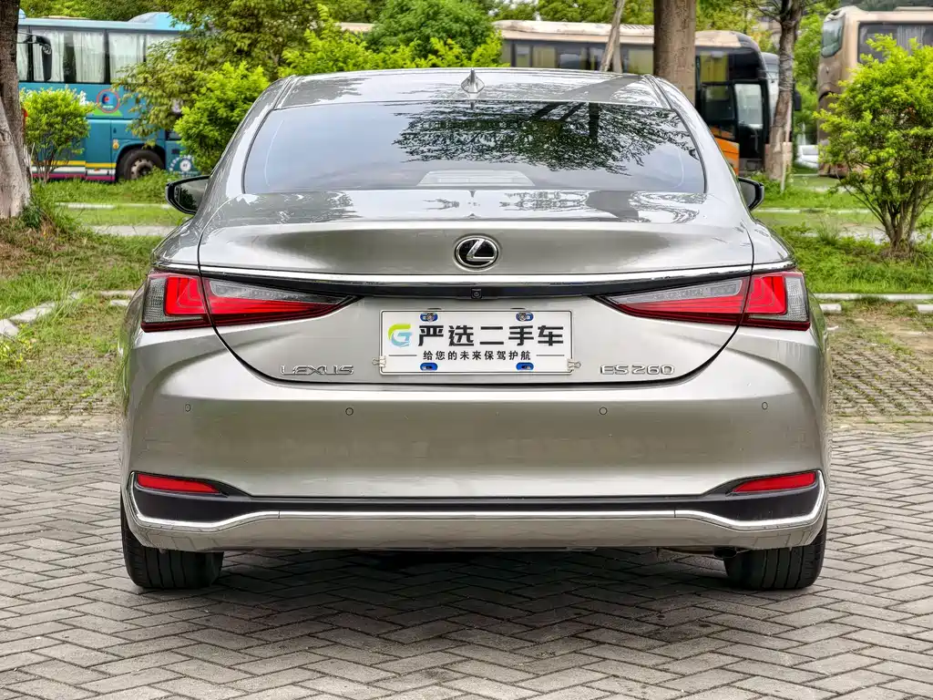 Lexus ES — миниатюра 6