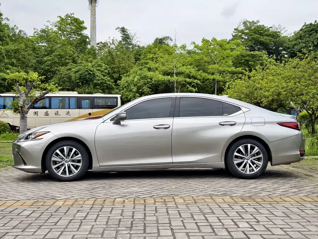 Lexus ES — миниатюра 5