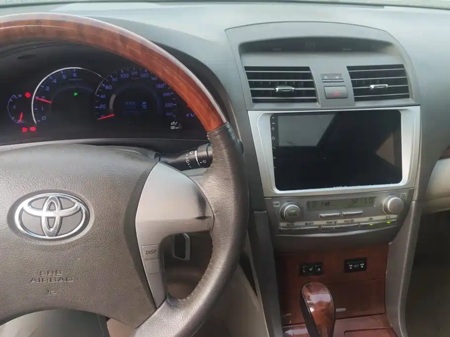 Toyota Camry — миниатюра 12