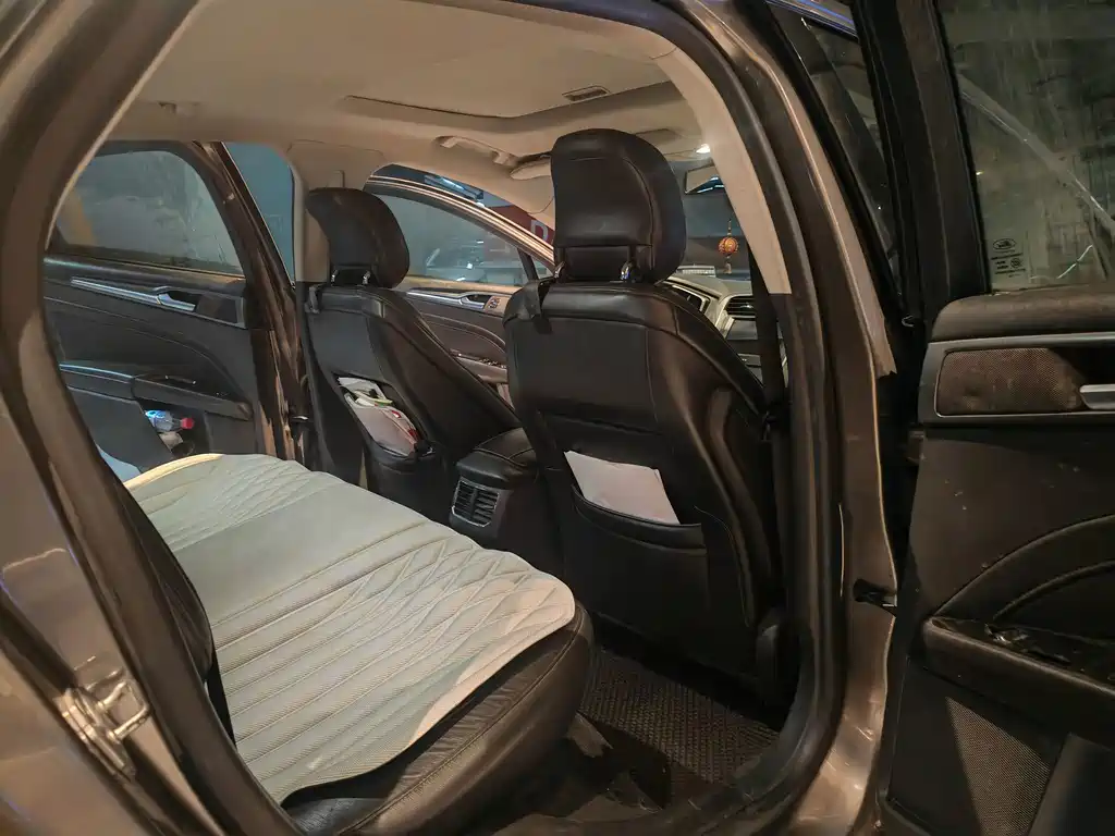 Ford Mondeo — миниатюра 18